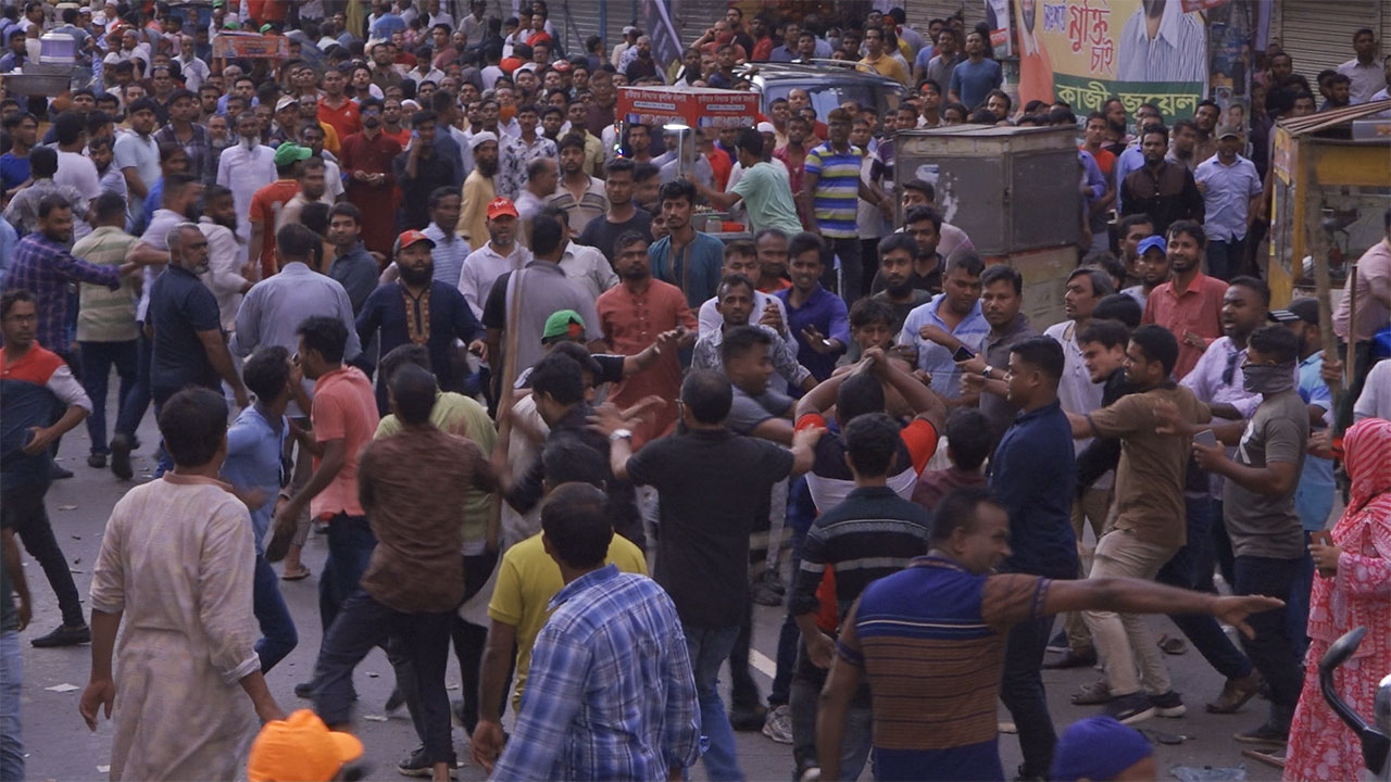 নয়াপল্টনে বিএনপির দুগ্রুপের মধ্যে মারামারির ঘটনা ঘটে। ছবি: কালবেলা
