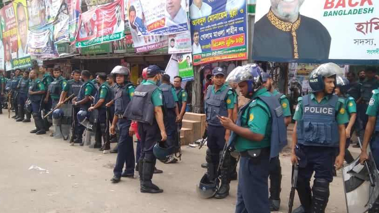 বিএনপির নয়াপল্টন কার্যালয় ঘিরে পুলিশের কড়া নিরাপত্তা। ছবি : কালবেলা