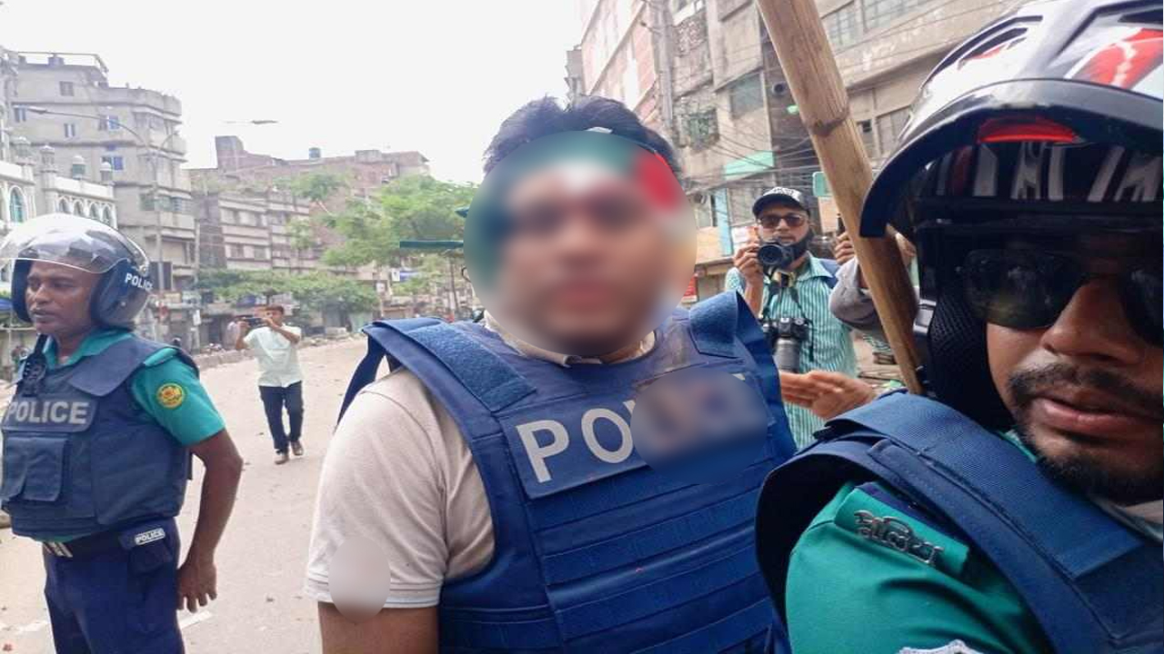 বিএনপি নেতাকর্মীদের হামলায় আহত পুলিশ সদস্য। ছবি : কালবেলা