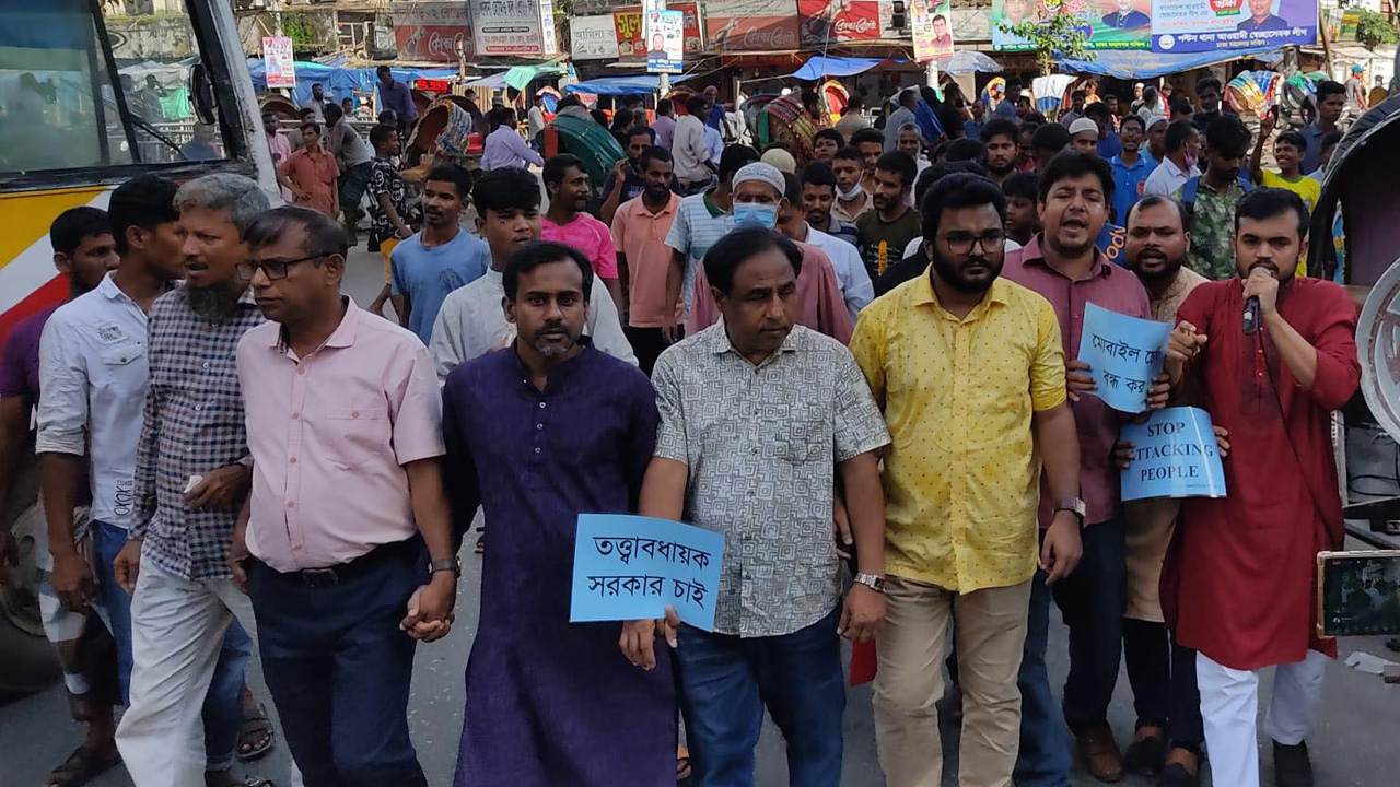 শনিবার বিকেলে বিক্ষোভ মিছিল করেছে রেজা কিবরিয়া নেতৃত্বাধীন গণঅধিকার পরিষদ। ছবি : কালবেলা