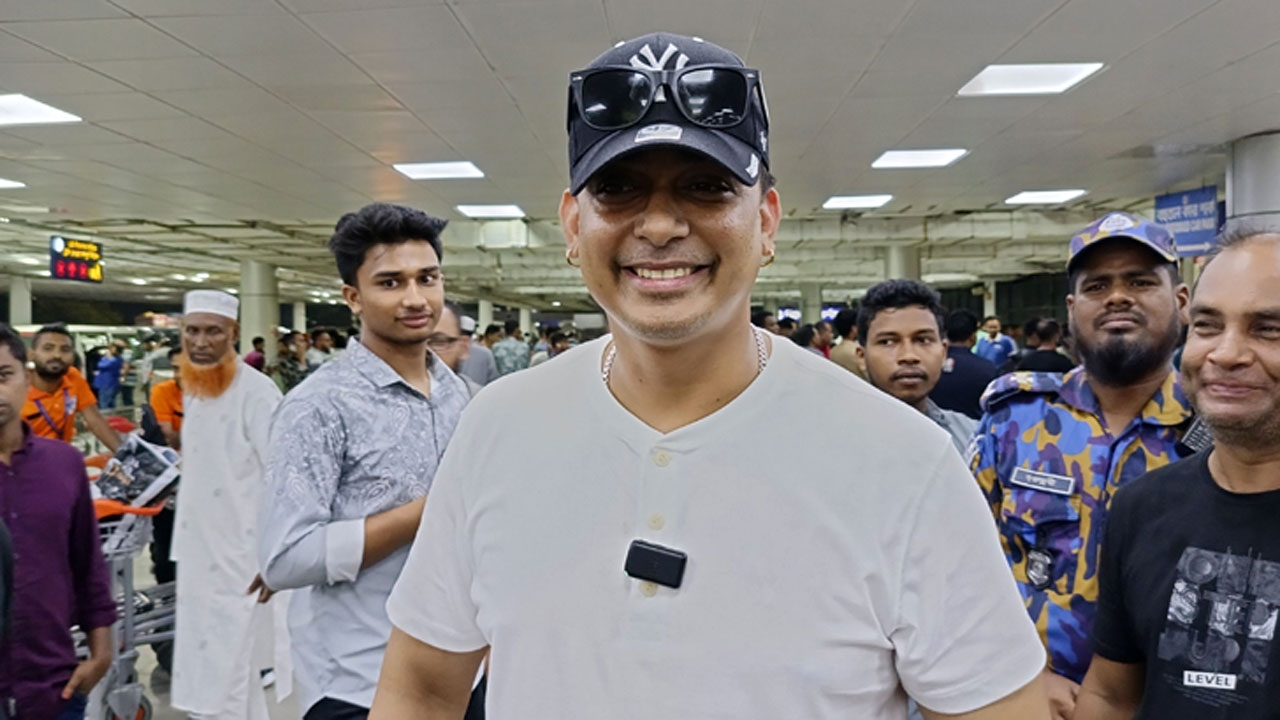 বিমানবন্দরে জায়েদ খান। ছবি : সংগৃহীত