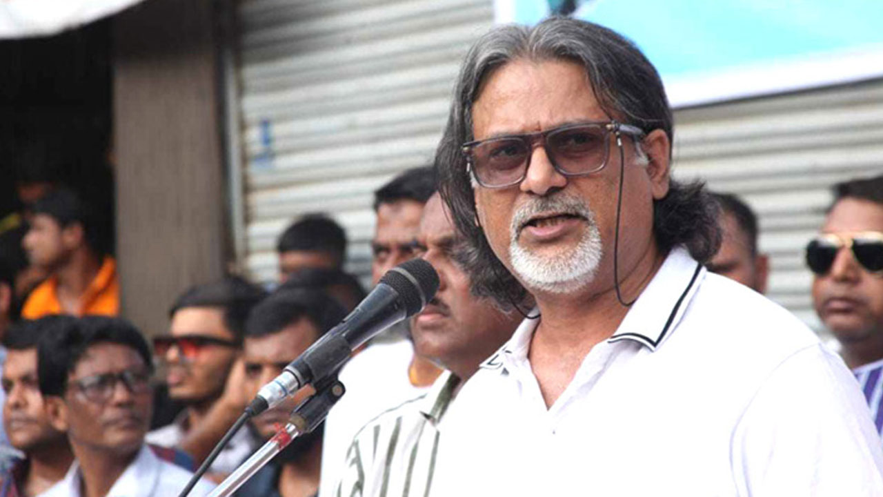 মহাখালী কাঁচা বাজারে ঢাকা মহানগর যুবলীগ উত্তরের আয়োজিত শান্তি সমাবেশে বক্তব্য দেন যুবলীগের চেয়ারম্যান শেখ ফজলে শামস পরশ। ছবি : সংগৃহীত