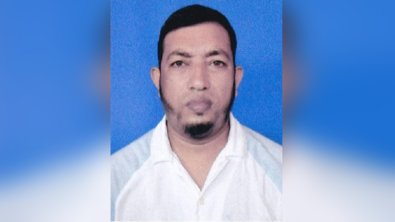 বরিশাল বিশ্ববিদ্যালয়ের প্রশাসনিক কর্মকর্তা মিজানুর রহমান।