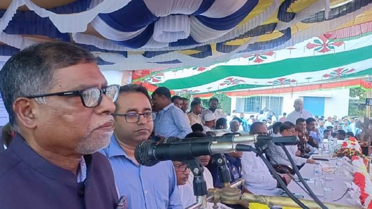 ট্রমা হাসপাতালের আনুষ্ঠানিক উদ্বোধন শেষে এক সভায় কথা বলছেন স্বাস্থ্যমন্ত্রী জাহিদ মালেক। ছবি : কালবেলা