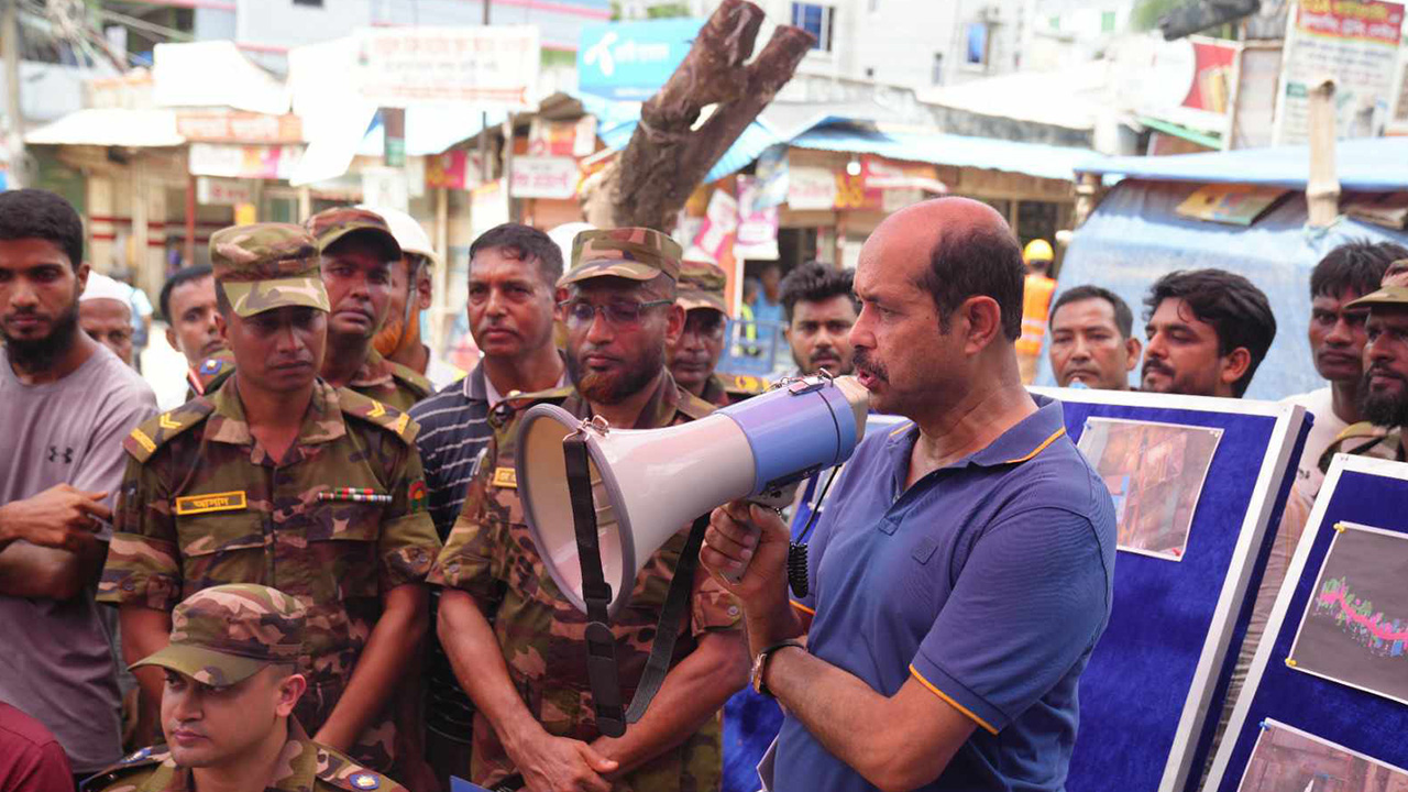 ঢাকা উত্তরে মশক নিধন কার্যক্রমের সময় বাড়ানোর ঘোষণা দিলেন মেয়র আতিক। ছবি : কালবেলা