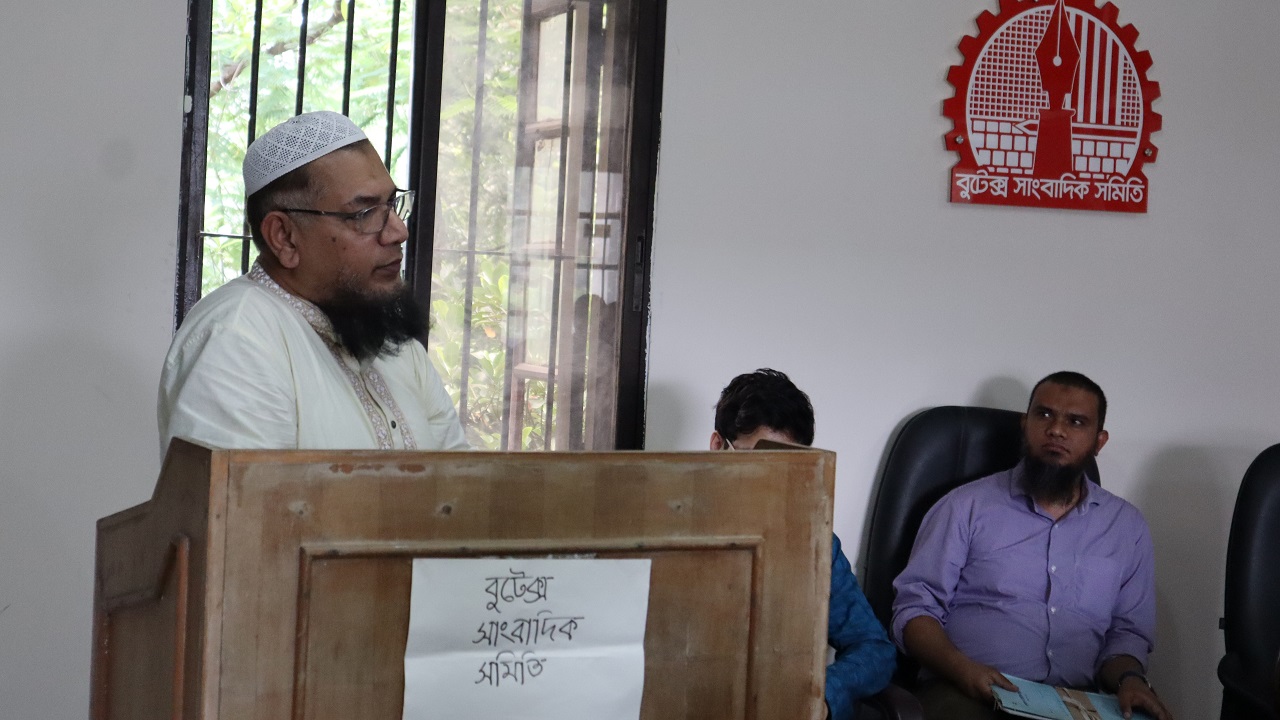 বুটেক্স সাংবাদিক সমিতির প্রতিষ্ঠাবার্ষিকীতে বক্তব্য দিচ্ছেন উপাচার্য অধ্যাপক ড. শাহ আলিমুজ্জামান। ছবি : কালবেলা