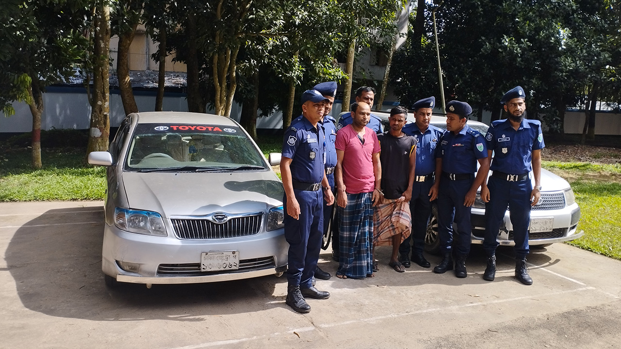 মৌলভীবাজারে শীর্ষ গাড়ি চোর চক্র আটক। ছবি : কালবেলা
