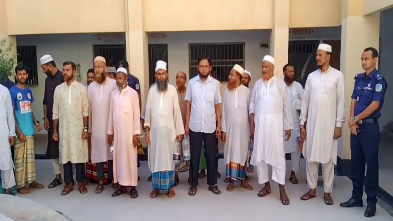 ময়মসিংহে গ্রেপ্তারকৃত জামায়াত নেতাকর্মীরা। ছবি: কালবেলা