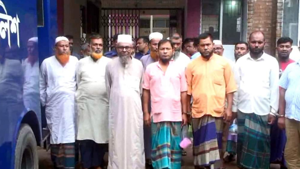 সাতক্ষীরায় বিএনপি ও জামায়াত-শিবিরের ৩২ জন নেতাকর্মী আটক। ছবি : কালবেলা
