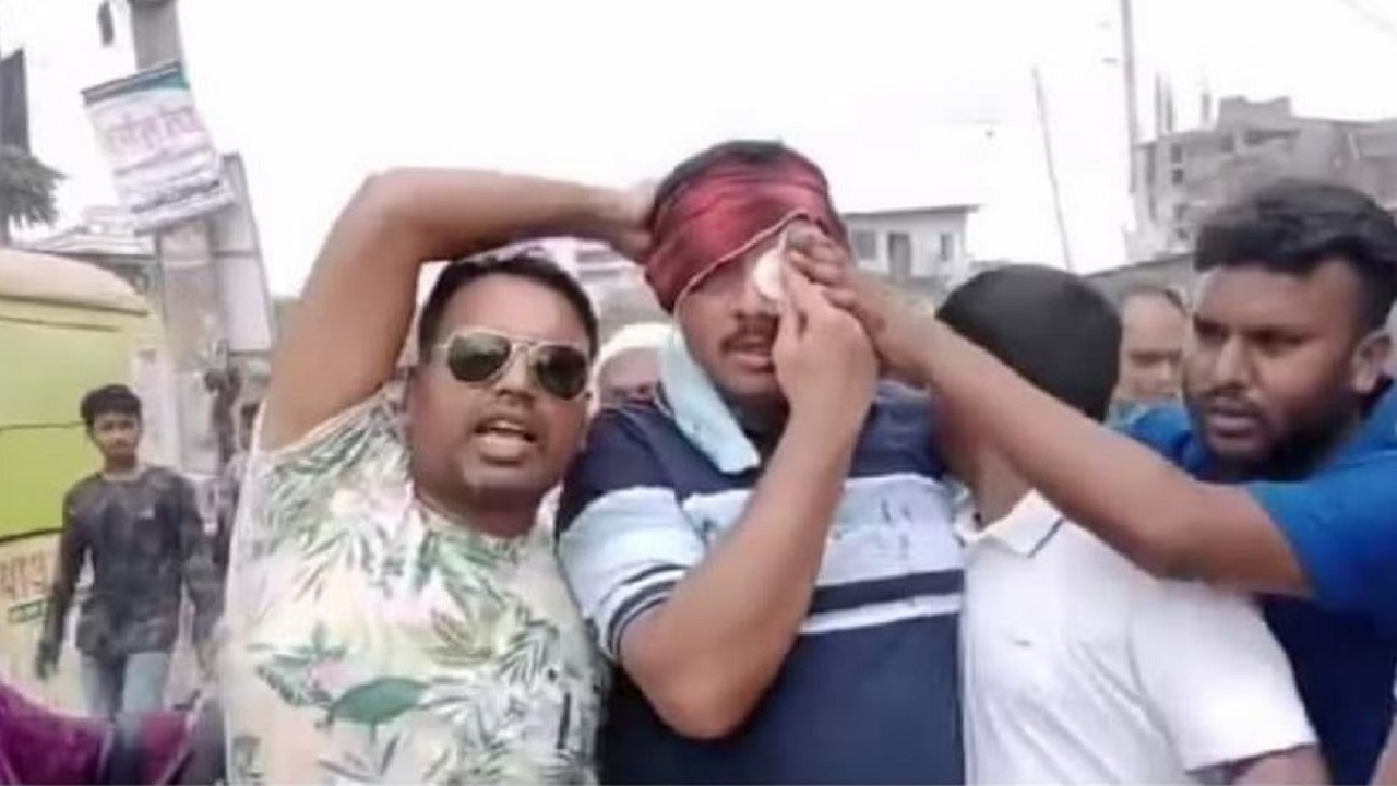গত ২৯ জুলাই নারায়ণগঞ্জে কেন্দ্রীয় কর্মসূচি পালনকালে গুলিবিদ্ধ হন শহিদুল ইসলাম টিটু। ছবি : সংগৃহীত