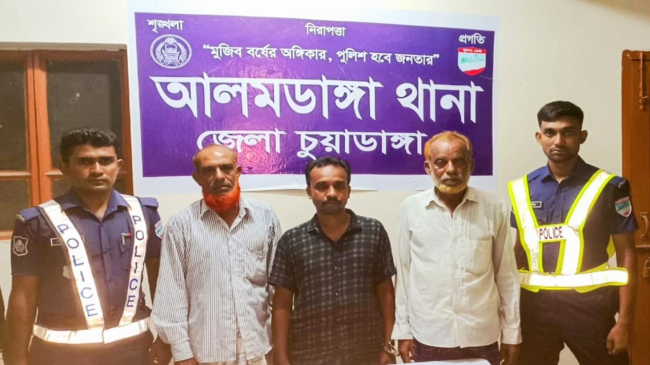 গ্রেপ্তারকৃত আসামিরা। ছবি: কালবেলা