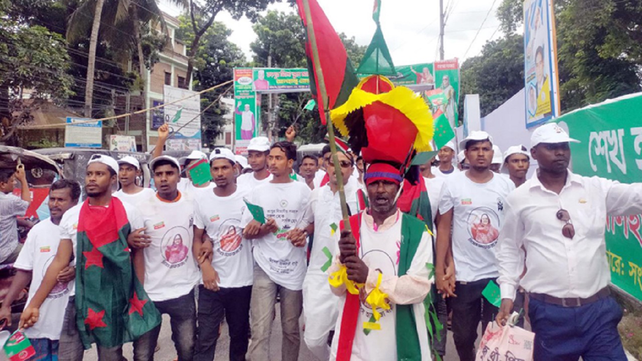 দল বেঁধে মহসমাবেশে আসছেন নেতাকর্মীরা। ছবি : সংগৃহীত