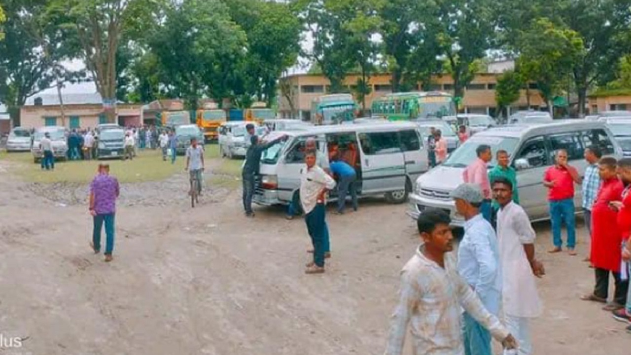 ঠাকুরগাঁও থেকে গাড়ি ছাড়ার অপেক্ষায় নেতাকর্মীরা। ছবি : সংগৃহীত