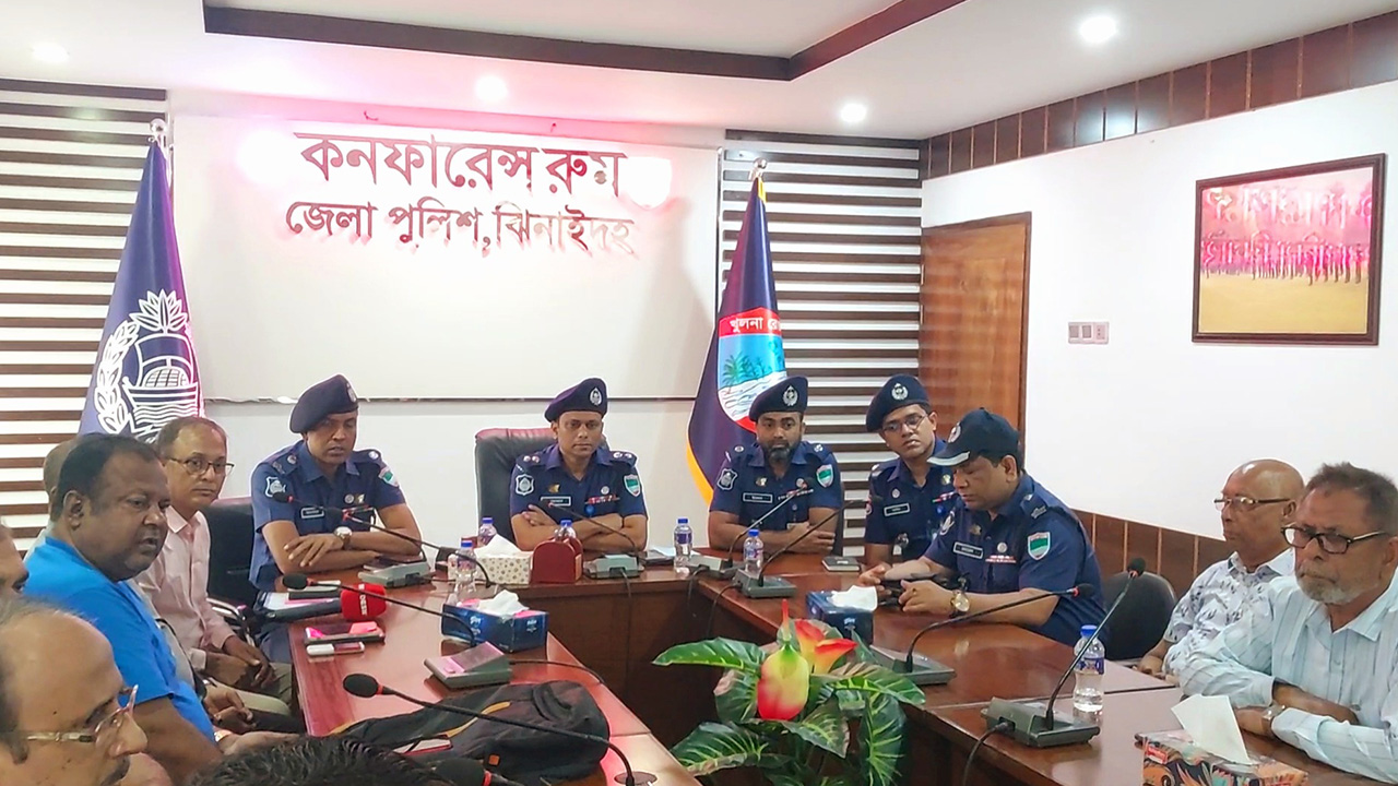 ঝিনাইদহে সাংবাদিকদের সঙ্গে নবাগত পুলিশ সুপারের মতবিনিময় । ছবি : কালবেলা