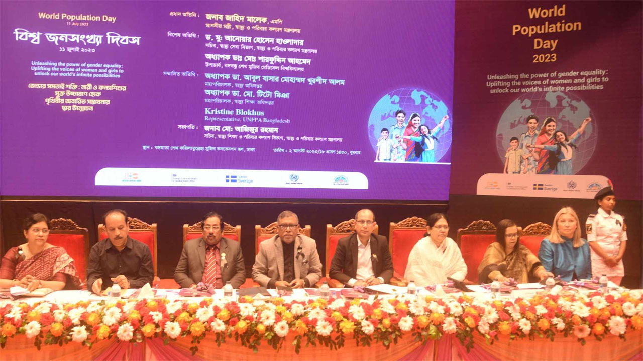 বিশ্ব জনসংখ্যা দিবসে অনুষ্ঠানে উপস্থিত হন স্বাস্থ্যমন্ত্রী জাহিদ মালেক। ছবি: কালবেলা