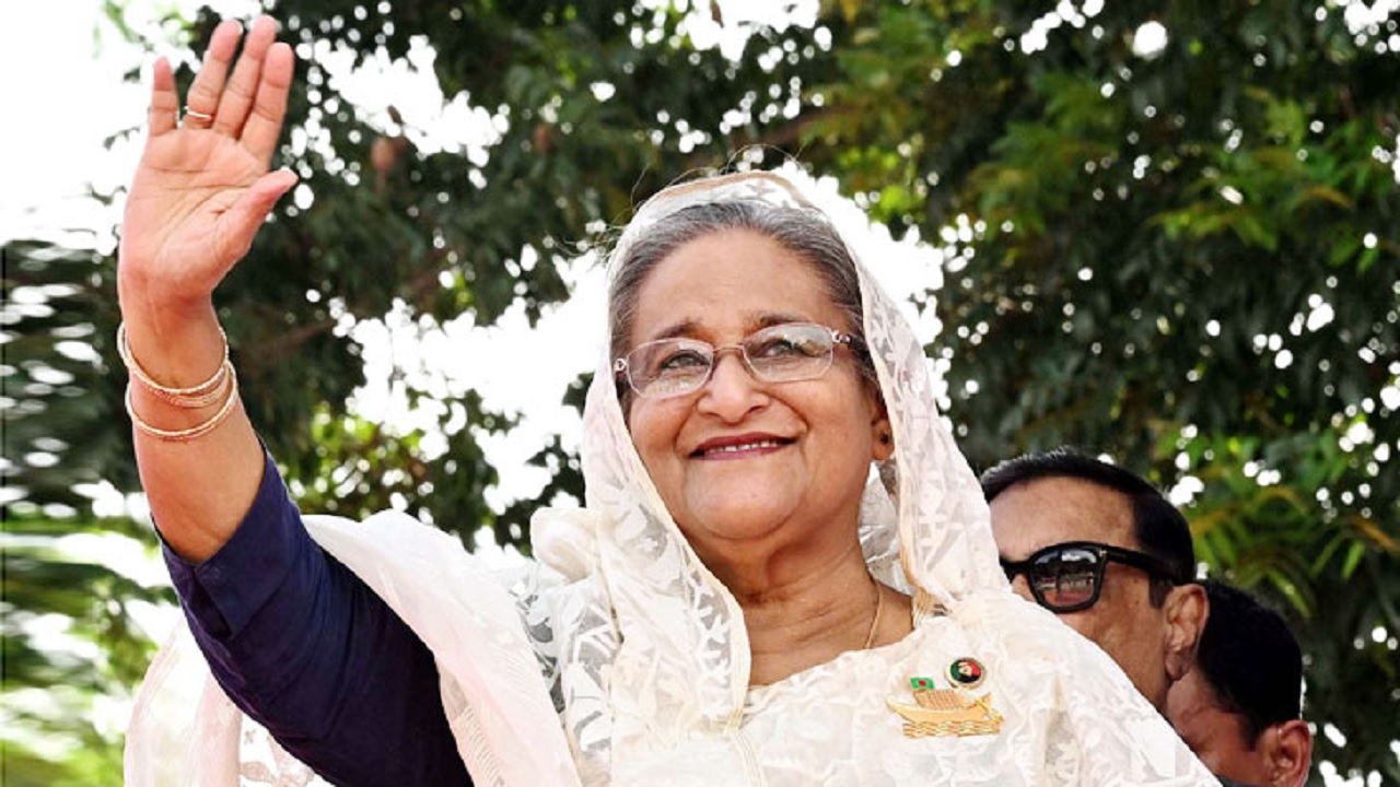 রংপুরে জিলা স্কুল মাঠে বক্তব্য দেন প্রধানমন্ত্রী শেখ হাসিনা। ছবি : সংগৃহীত