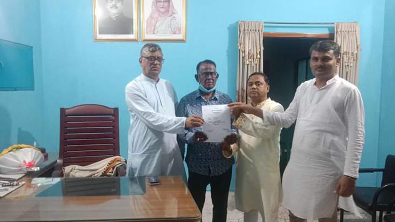 শৈলকুপা উপজেলা আওয়ামী লীগের কমিটি হস্তান্তর। ছবি : কালবেলা