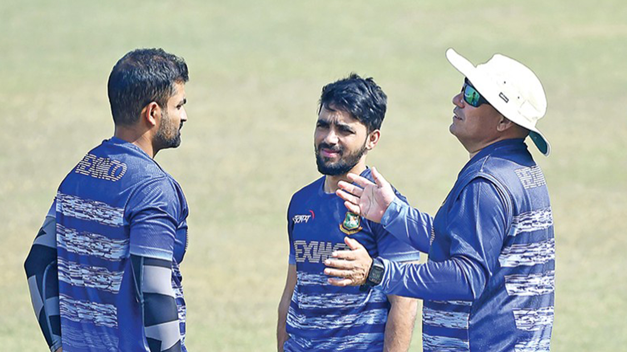 বাংলাদেশের সাবেক দুই অধিনায়ক তামিম ইকবাল ও মমিনুল হক। ছবি : সংগৃহীত