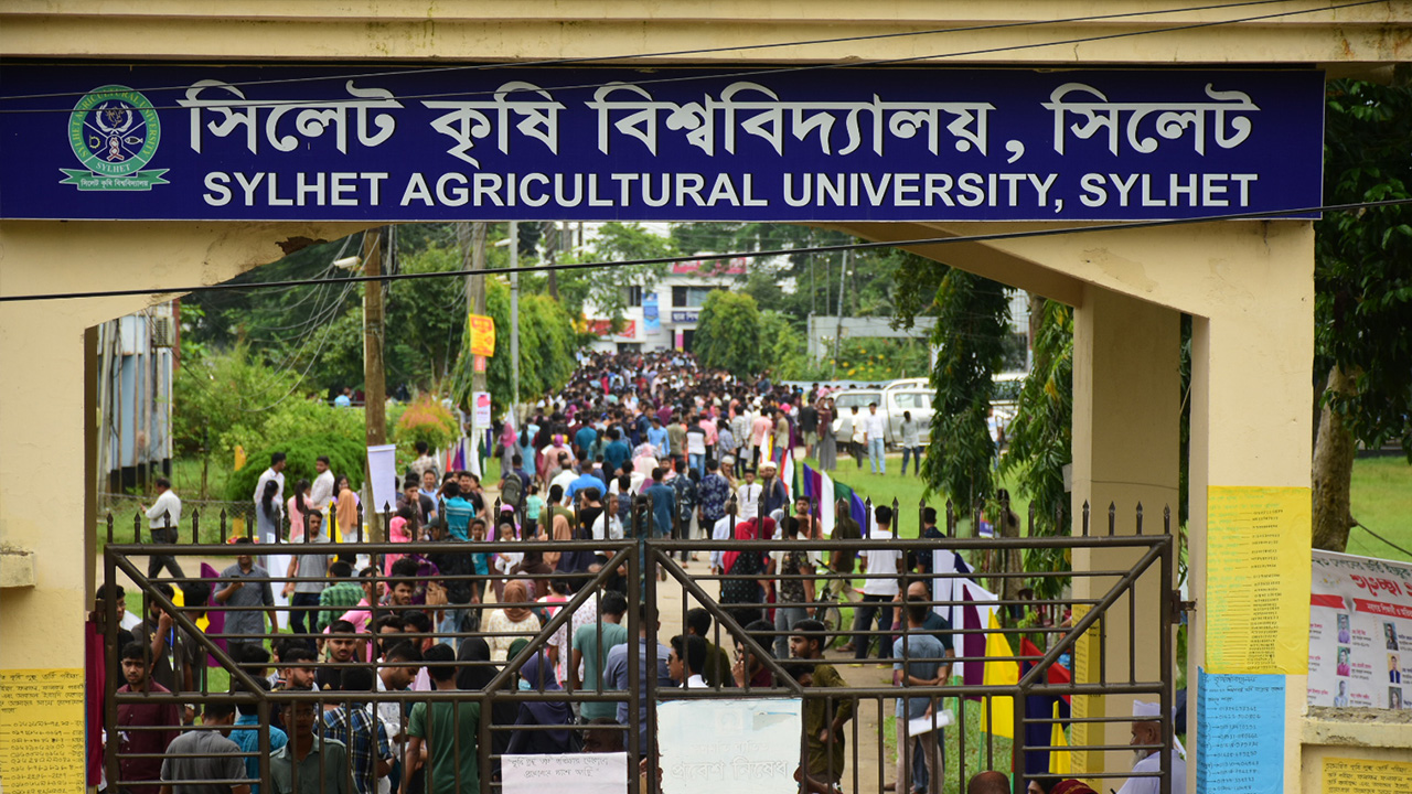 সিলেট কৃষি বিশ্ববিদ্যালয়ে ভর্তি পরীক্ষা। ছবি : কালবেলা