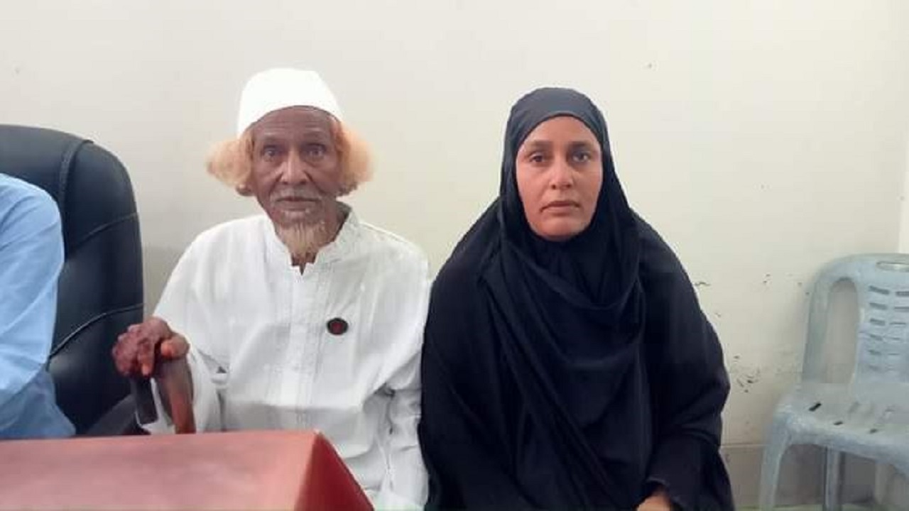 বীর মুক্তিযোদ্ধা মো. নুরুল হক ও বিয়ের কনে মীনা আক্তার। ছবি : কালবেলা