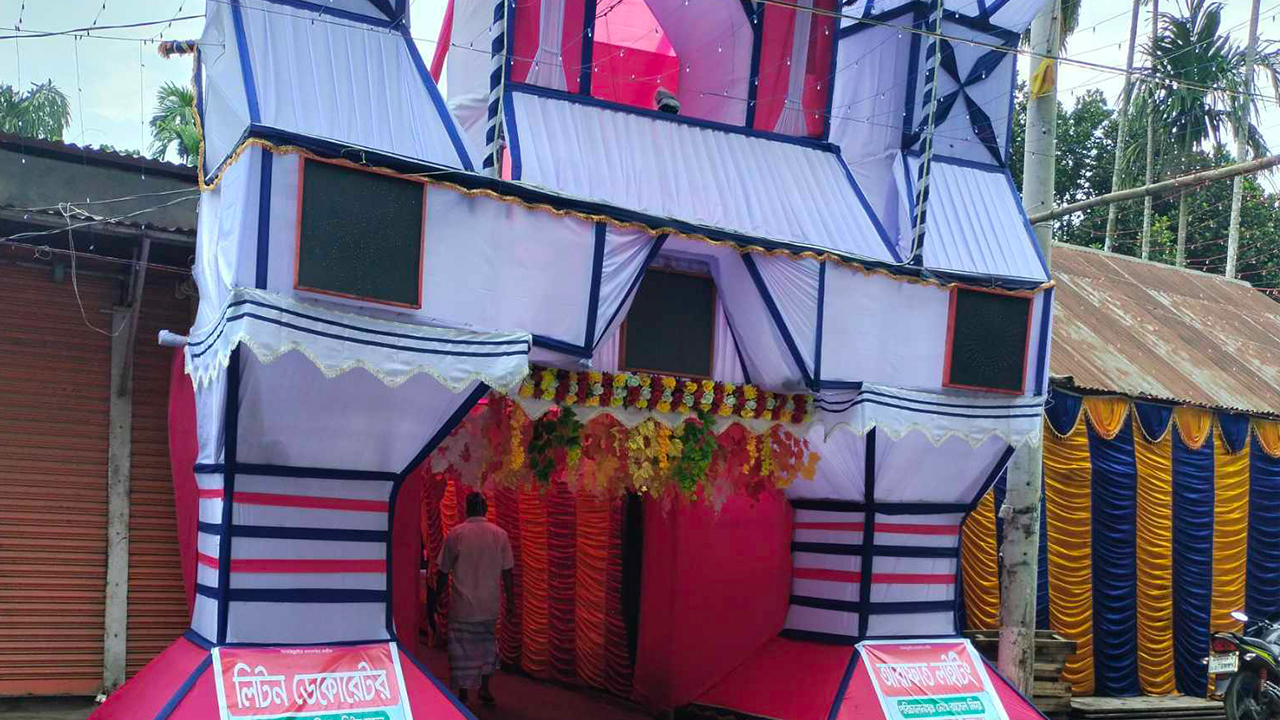 জামালপুরের মেলান্দহে বিএনপির দলীয় কার্যালয় দখলে নিয়ে বিয়ের গেট। ছবি : কালবেলা