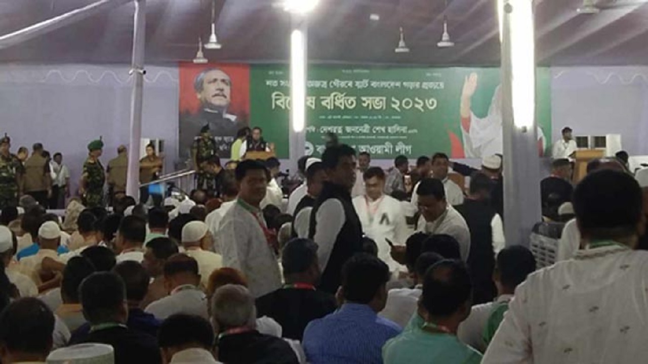 'শত সংগ্রামে অজস্র গৌরবে স্মার্ট বাংলাদেশ গড়ার প্রত্যয়ে' শীর্ষক আওয়ামী লীগের বিশেষ বর্ধিত সভা শুরু। ছবি: সংগৃহীত