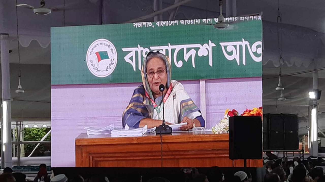 আওয়ামী লীগের বিশেষ বর্ধিত সভায় বক্তব্য রাখেন প্রধানমন্ত্রী শেখ হাসিনা। ছবি : সংগৃহীত