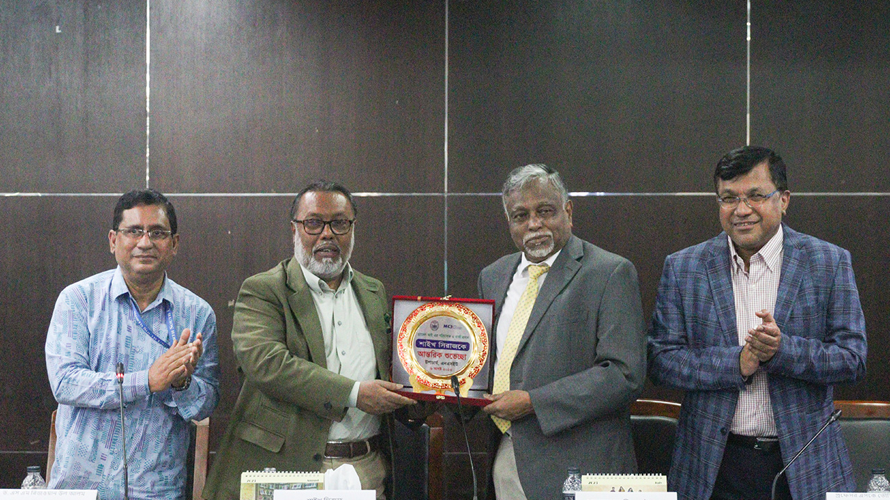 এনএসইউতে ‘মিডিয়া, কমিউনিকেশন অ্যান্ড জার্নালিজম'-এর প্রথম বর্ষপূর্তি উদযাপন । ছবি : সংগৃহীত