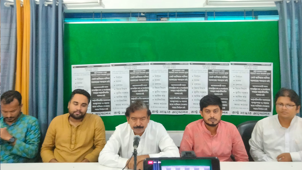 বক্তব্য রাখছেন রাষ্ট্র সংস্কার আন্দোলনের প্রধান সমন্বয়ক অ্যাডভোকেট হাসনাত কাইয়ূম। ছবি : কালবেলা