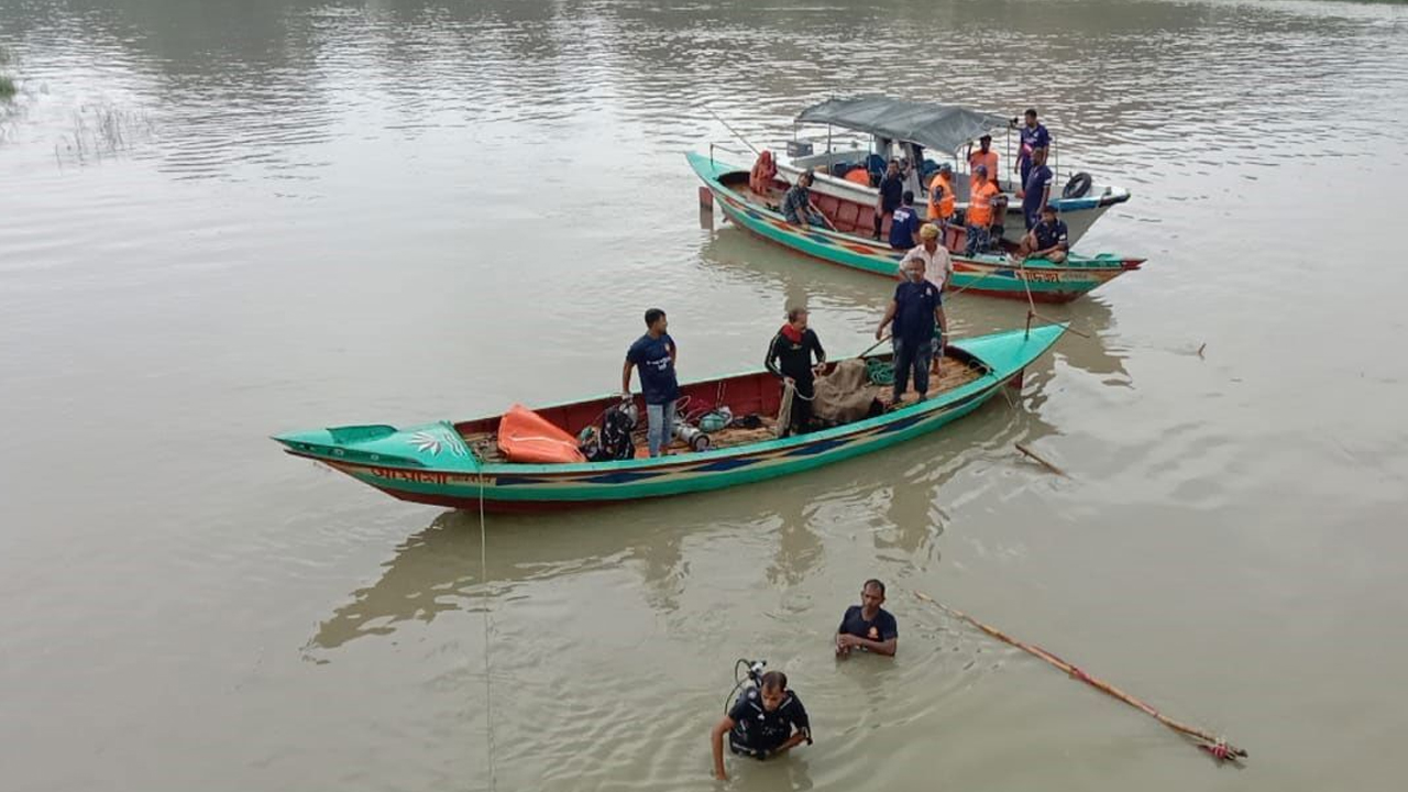 মুন্সীগঞ্জে ট্রলারডুবি। ছবি : সংগৃহীত