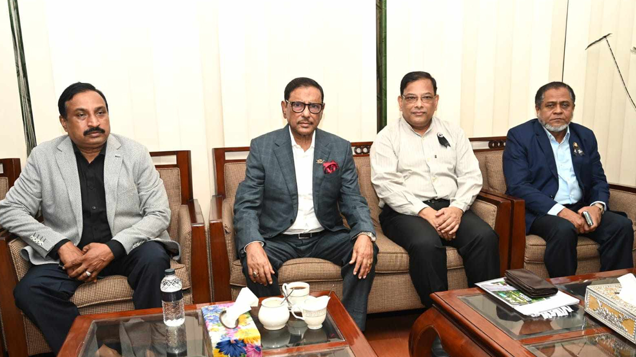 বিমান বন্দরে আওয়ামী লীগের সাধারণ সম্পাদক ওবায়দুল কাদের। ছবি : কালবেলা