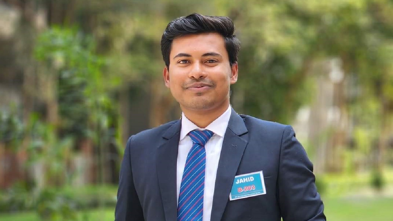 ৪১তম বিসিএসে পুলিশ ক্যাডারে প্রথম শরীয়তপুরের জাহিদ হাসান। ছবি : সংগৃহীত