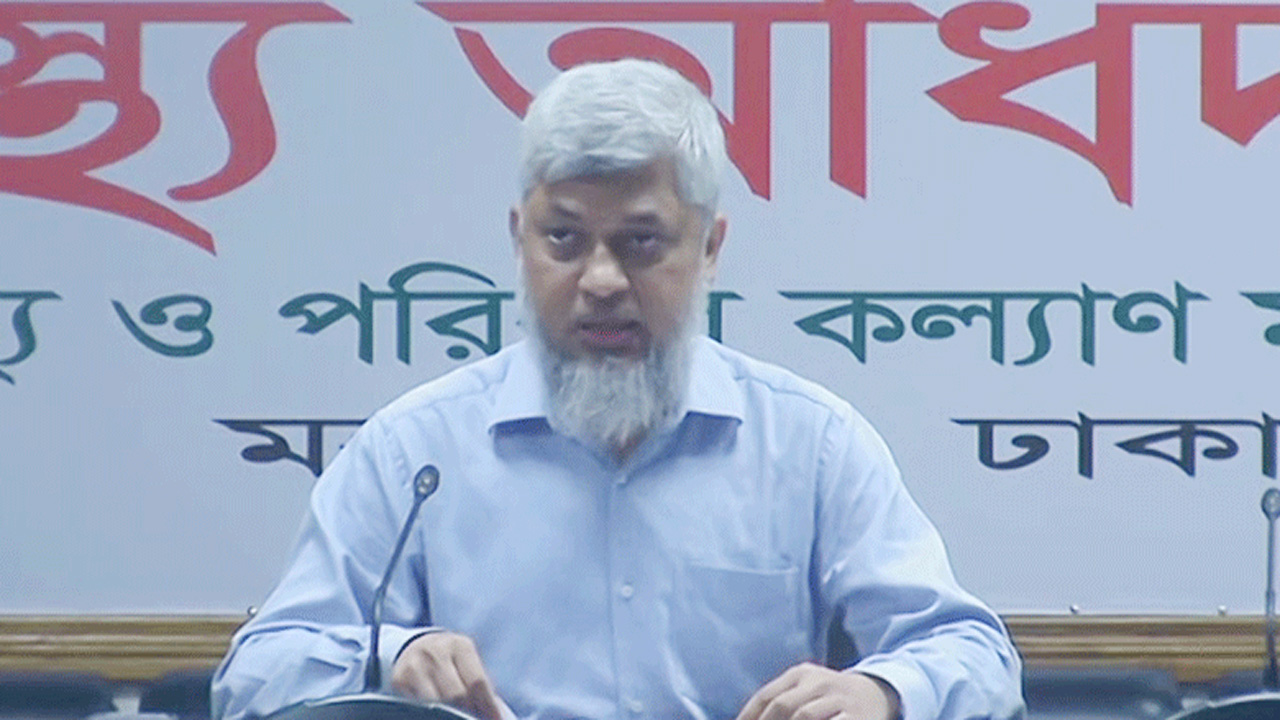 বুধবার স্বাস্থ্য অধিদপ্তরের ডেঙ্গু বিষয়ক ভার্চ্যুয়াল সংবাদ সম্মেলনে এমআইএস ডিরেক্টর অধ্যাপক ডা. শাহাদাত হোসেন।