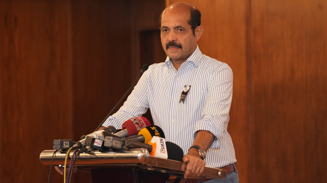 বৃহস্পতিবার গুলশানের নগর ভবন অডিটোরিয়ামে ডিএনসিসির স্মার্ট ডিজিটাল কবরস্থান ম্যানেজমেন্ট সিস্টেম উদ্বোধনী অনুষ্ঠানে মেয়র মো. আতিকুল ইসলাম। ছবি : কালবেলা