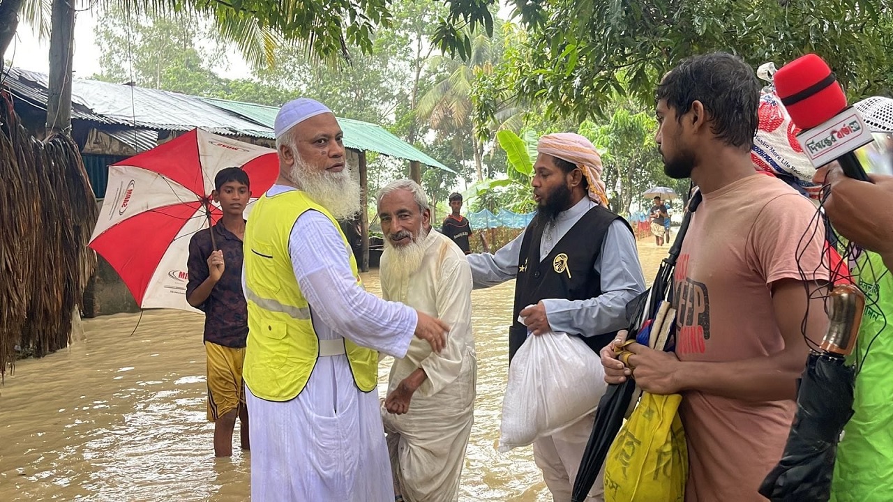 বন্যায় দুর্গত মানুষের সাহায্যে এগিয়ে আসার আহ্বান জানিয়েছেন ইসলামী আন্দোলনের আমির মুফতি সৈয়দ মুহাম্মদ রেজাউল করীম। ছবি : কালবেলা