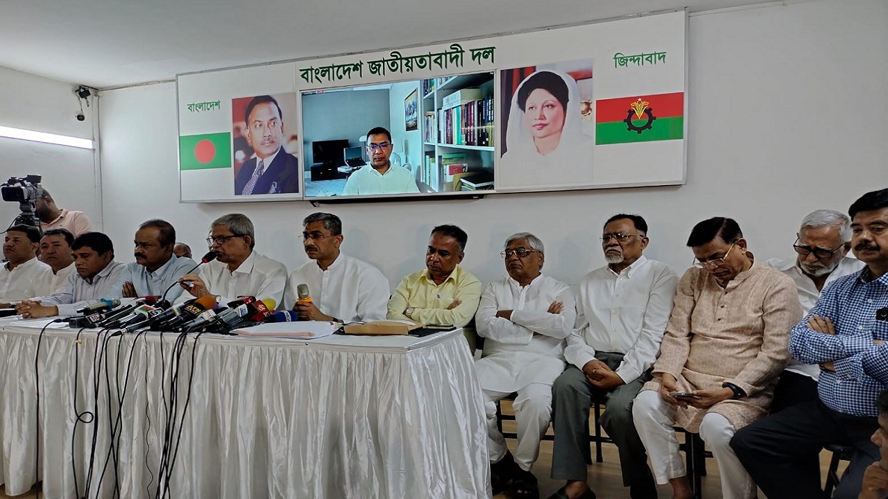 গুলশানে বিএনপি চেয়ারপারসনের রাজনৈতিক কার্যালয়ে লক্ষ্মীপুর থেকে আসা আহত নেতাকর্মীদের এক অনুষ্ঠানে কথা বলেন মির্জা ফখরুল ইসলাম। ছবি : কালবেলা