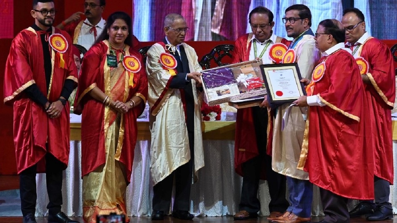 টেকনো ইন্ডিয়া বিশ্ববিদ্যালয়ের সমাবর্তনে ড. আবু ইউসুফ মো. আব্দুল্লাহকে এই সম্মাননা দেওয়া হয়। সৌজন্য ছবি