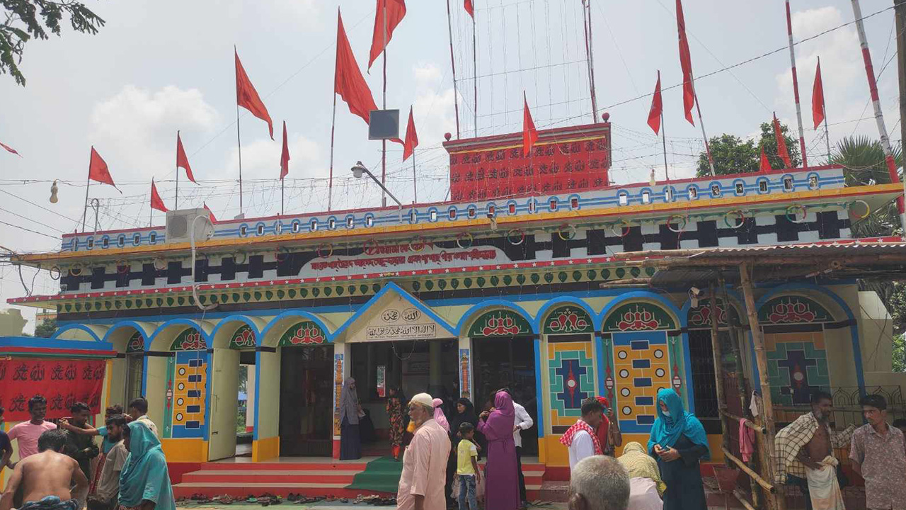খরমপুর মাজার শরিফ। ছবি : কালবেলা