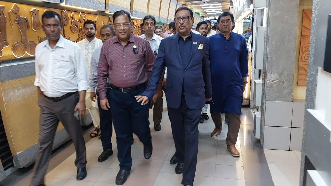 স্বাস্থ্য পরীক্ষা শেষে দেশে ফিরেছেন ওবায়দুল কাদের। ছবি : কালবেলা