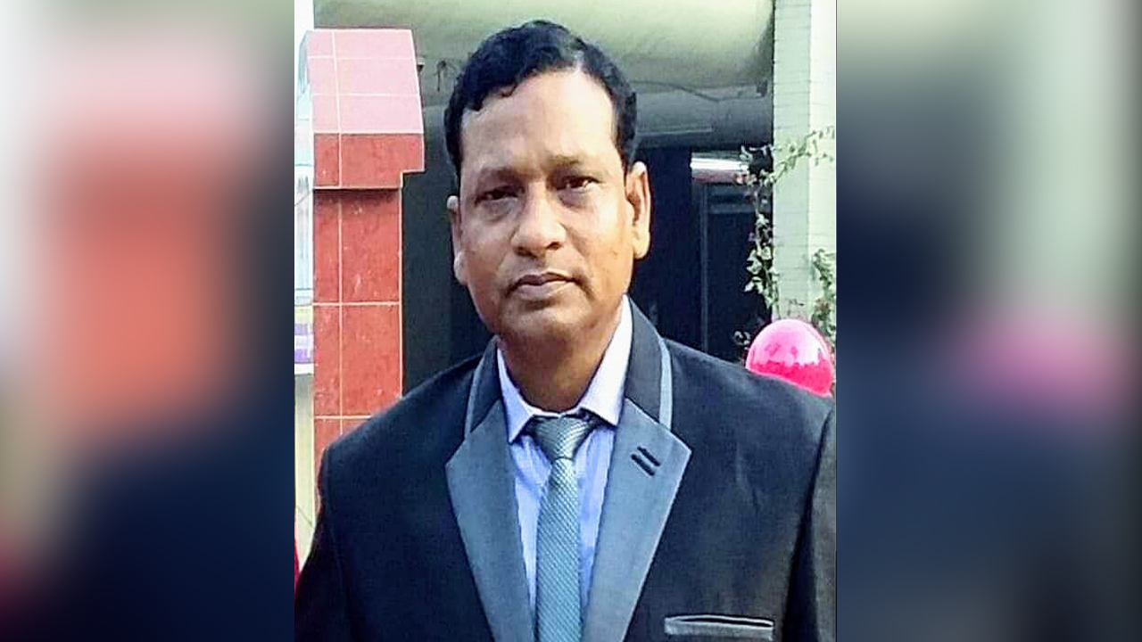 শিক্ষক জয়নাল আবেদিন। ছবি : সংগৃহীত
