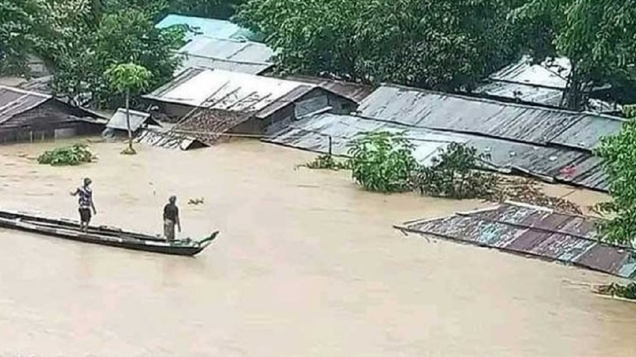 টানা ভারী বর্ষণে বান্দরবান শহরের নিম্নাঞ্চল প্লাবিত হয়। ছবি : সংগৃহীত