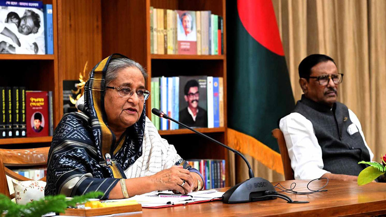 কেন্দ্রীয় কার্যনির্বাহী কমিটির বৈঠকে প্রধানমন্ত্রী শেখ হাসিনা।