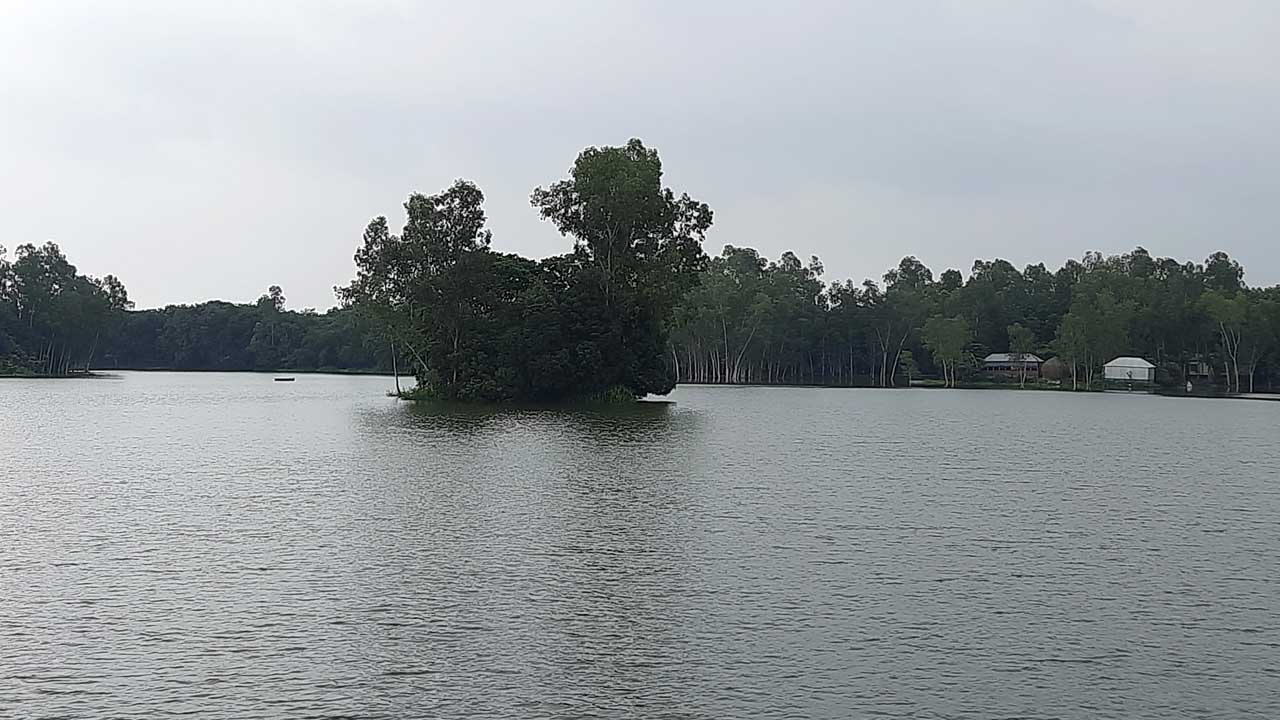 অতি ভারি বর্ষণে বাড়ছে যমুনা নদীর পানি বাড়ায় নিম্নাঞ্চল প্লাবিত। ছবি : কালবেলা