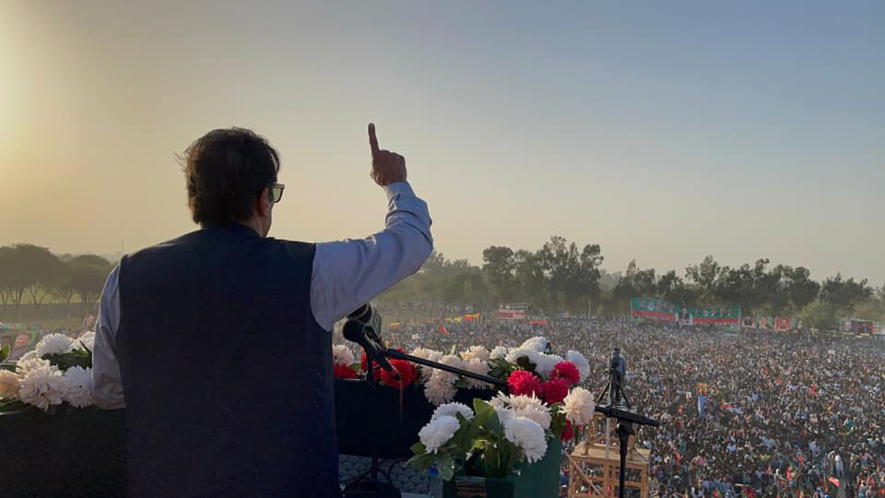 পিটিআই-এর সমাবেশে ভাষণ দিচ্ছেন ইমরান খান। ছবি : সৌজন্য