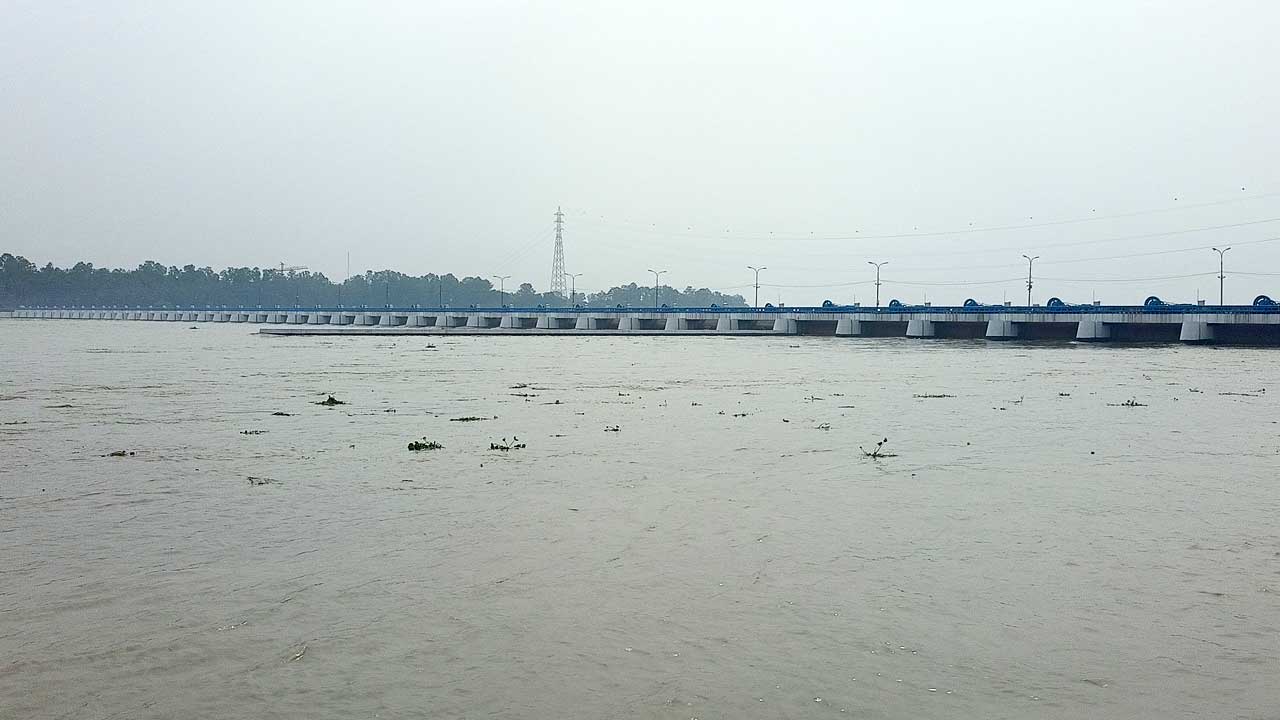 তিস্তার ব্যারেজ। ছবি : কালবেলা