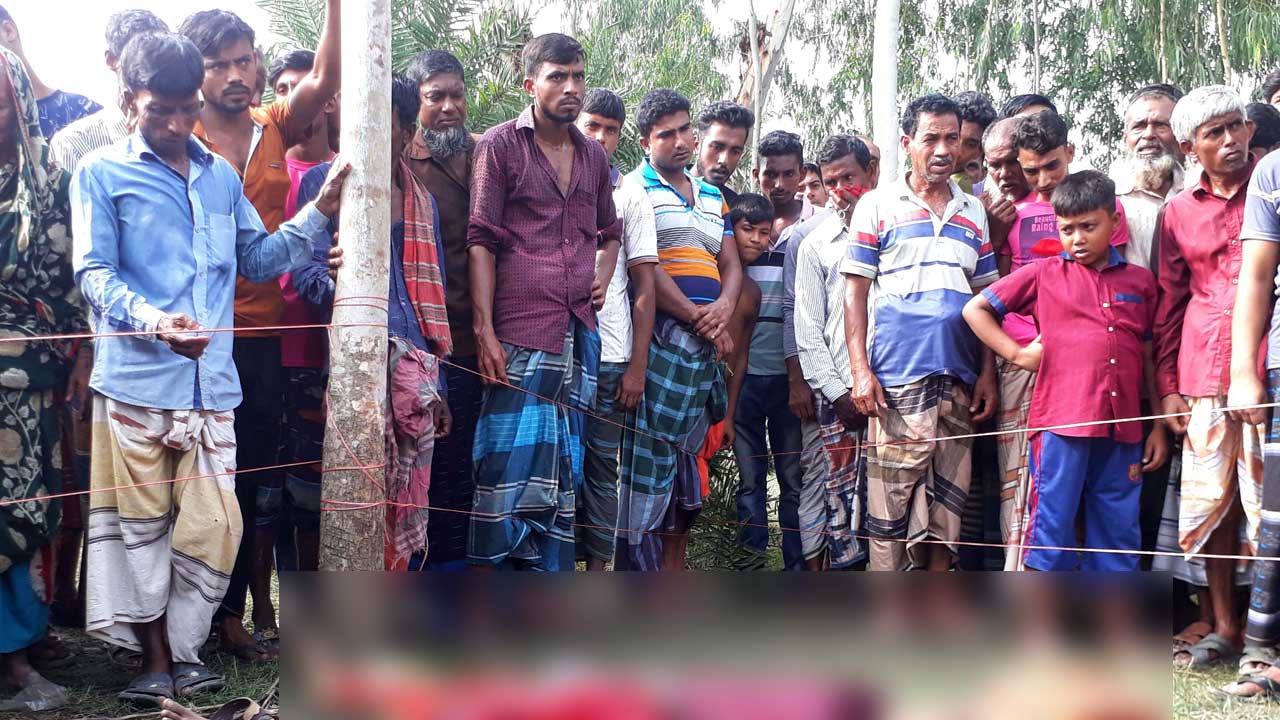 নওগাঁয় বাগানে মরদেহ পড়ে থাকতে দেখেন স্থানীয়রা। ছবি : কালবেলা