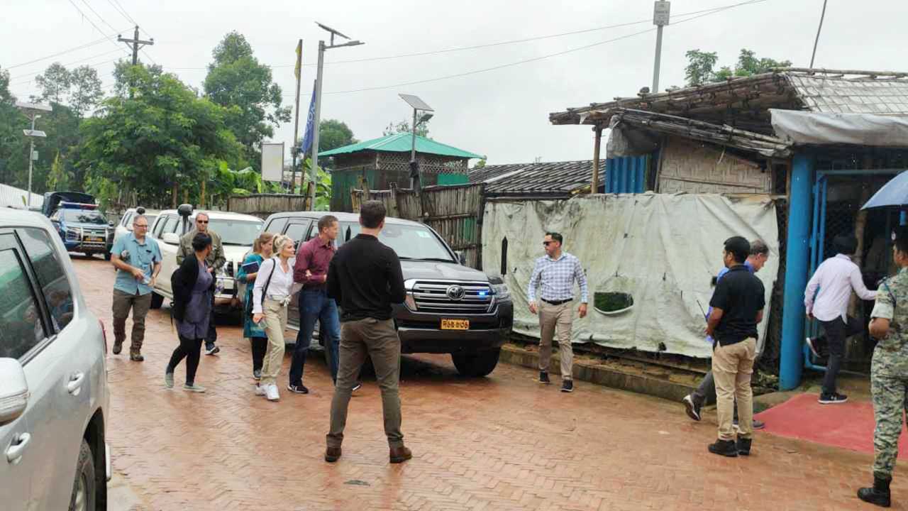 রোহিঙ্গা ক্যাম্প পরিদর্শনে উখিয়ায় মার্কিন কংগ্রেসের প্রতিনিধি দল। ছবি : কালবেলা