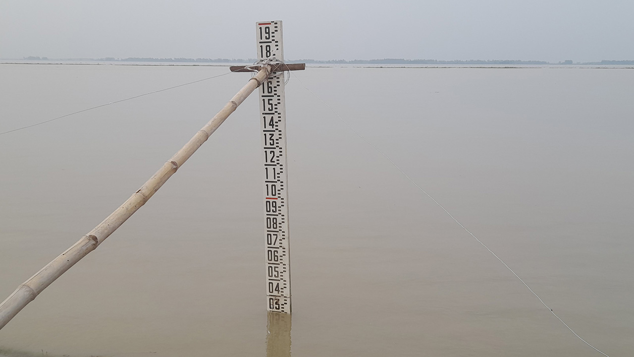 সিরাজগঞ্জে বিপৎসীমার মাত্র ৩৫ সেন্টিমিটার নিচে পানি। ছবি : কালবেলা