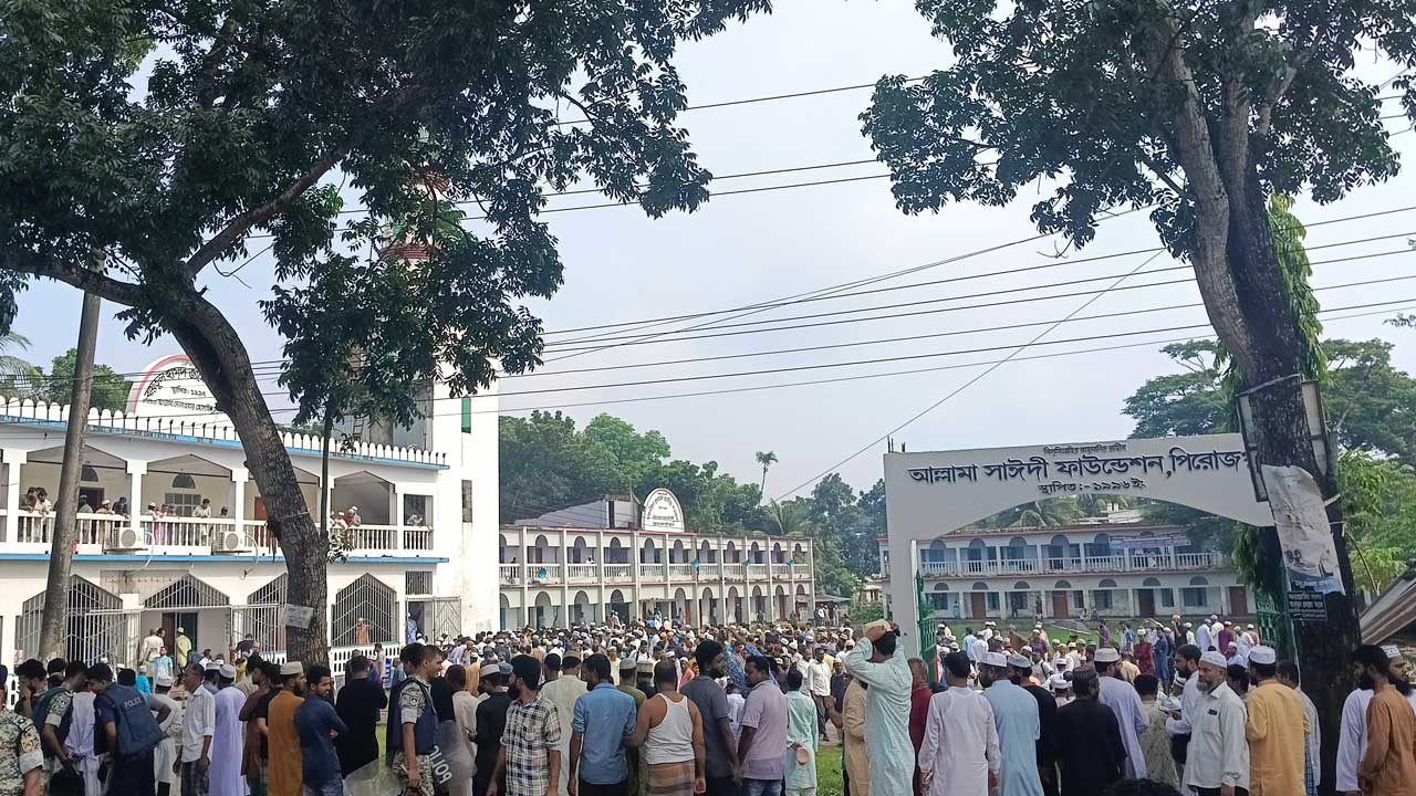 পিরোজপুরে সাঈদী ফাউন্ডেশনে নেতাকর্মীদের ভিড়। ছবি : কালবেলা