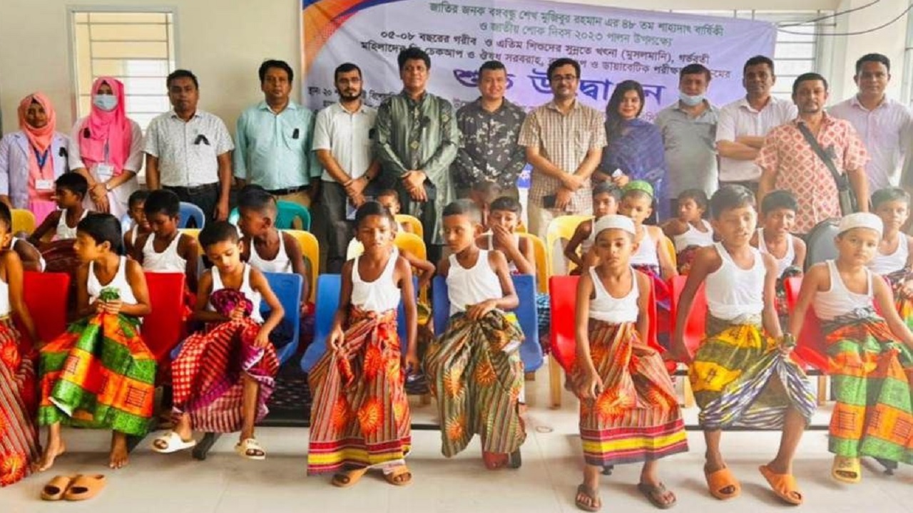 বিনামূল্যে সুন্নতে খাৎনার আয়োজন করে উপজেলা স্বাস্থ্য কমপ্লেক্স। ছবি : কালবেলা